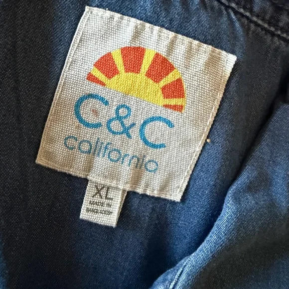 C&C California soft blue denim button down women’s shirt, XL - Picture 3 of 5